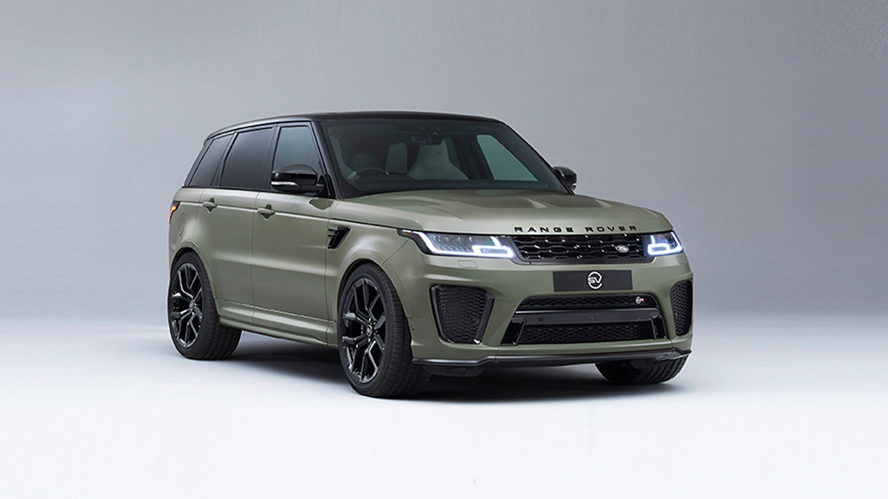 Representation of Range Rover Sport on gradient background