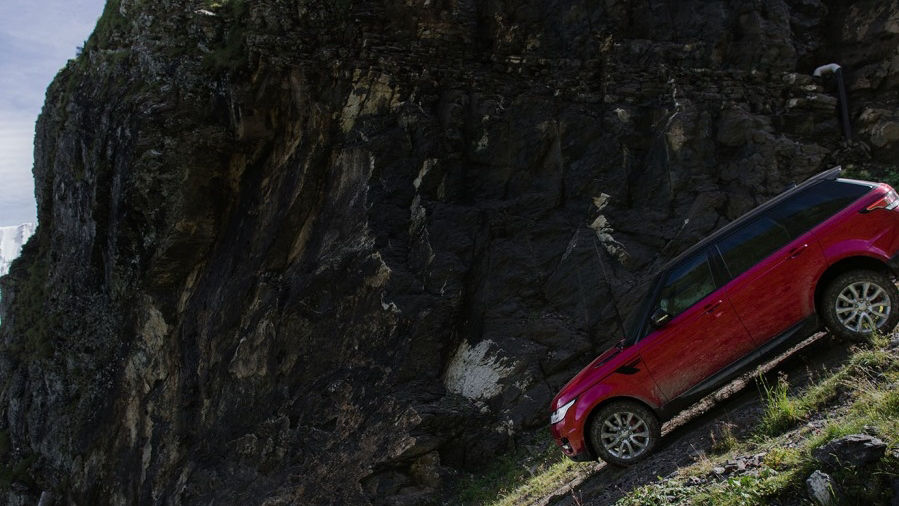 Red Range Rover downhill