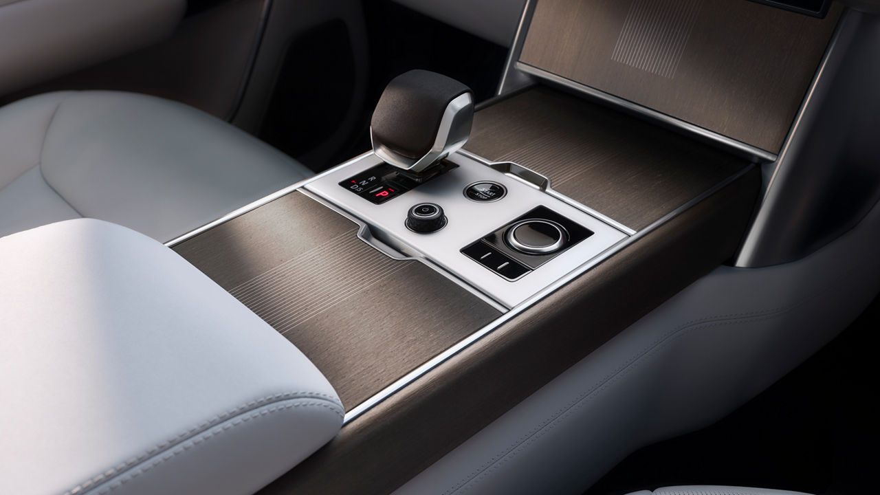 Macro center console