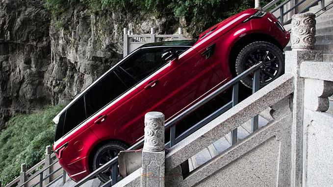 Range Rover Sport PHEV conquers Tianmen Mountain