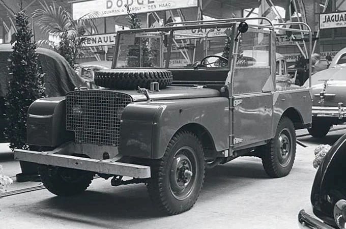 Range Rover in black and white