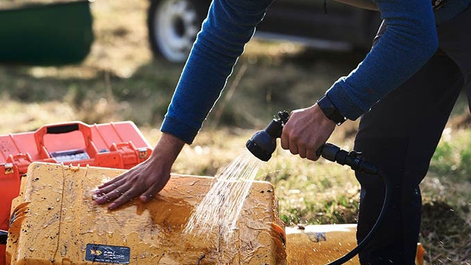 Man with portable rinse system