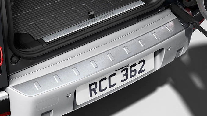 Land Rover Defender with rear scruff plate