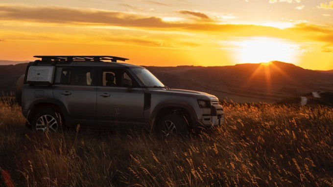 LAND ROVER DEFENDER