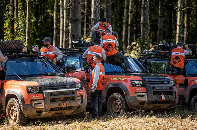 Range Rover 70 Teams, 70 Defenders