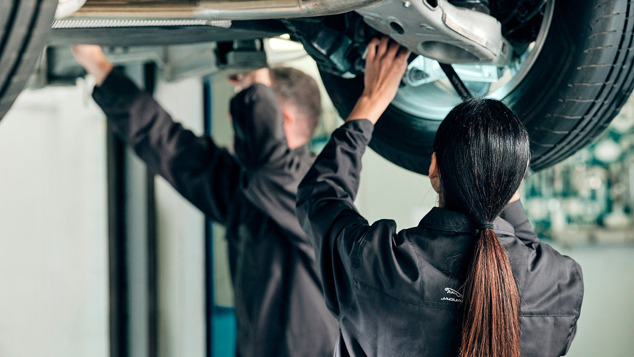 MECHANICS WORKING Jaguar