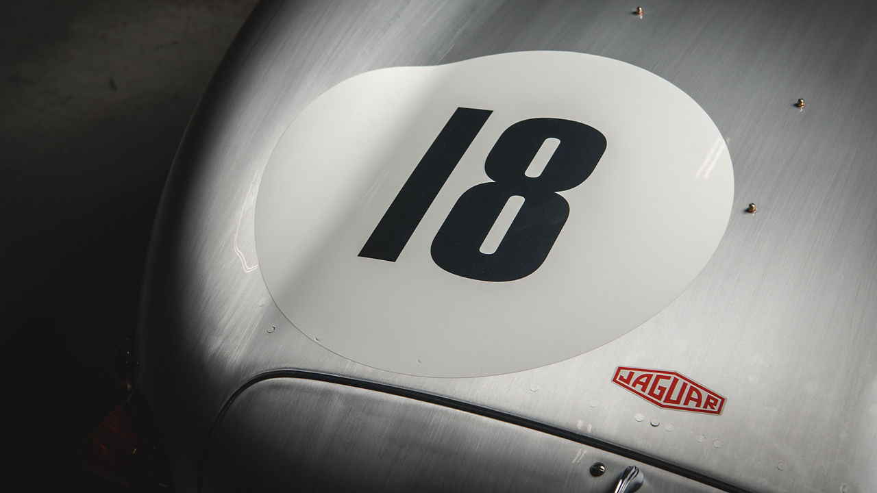 Logo Jaguar and 18 Number