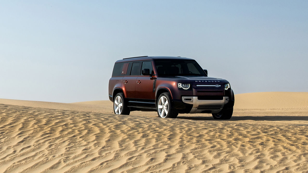 DEFENDER_130_RED_DUBAI_DUNES