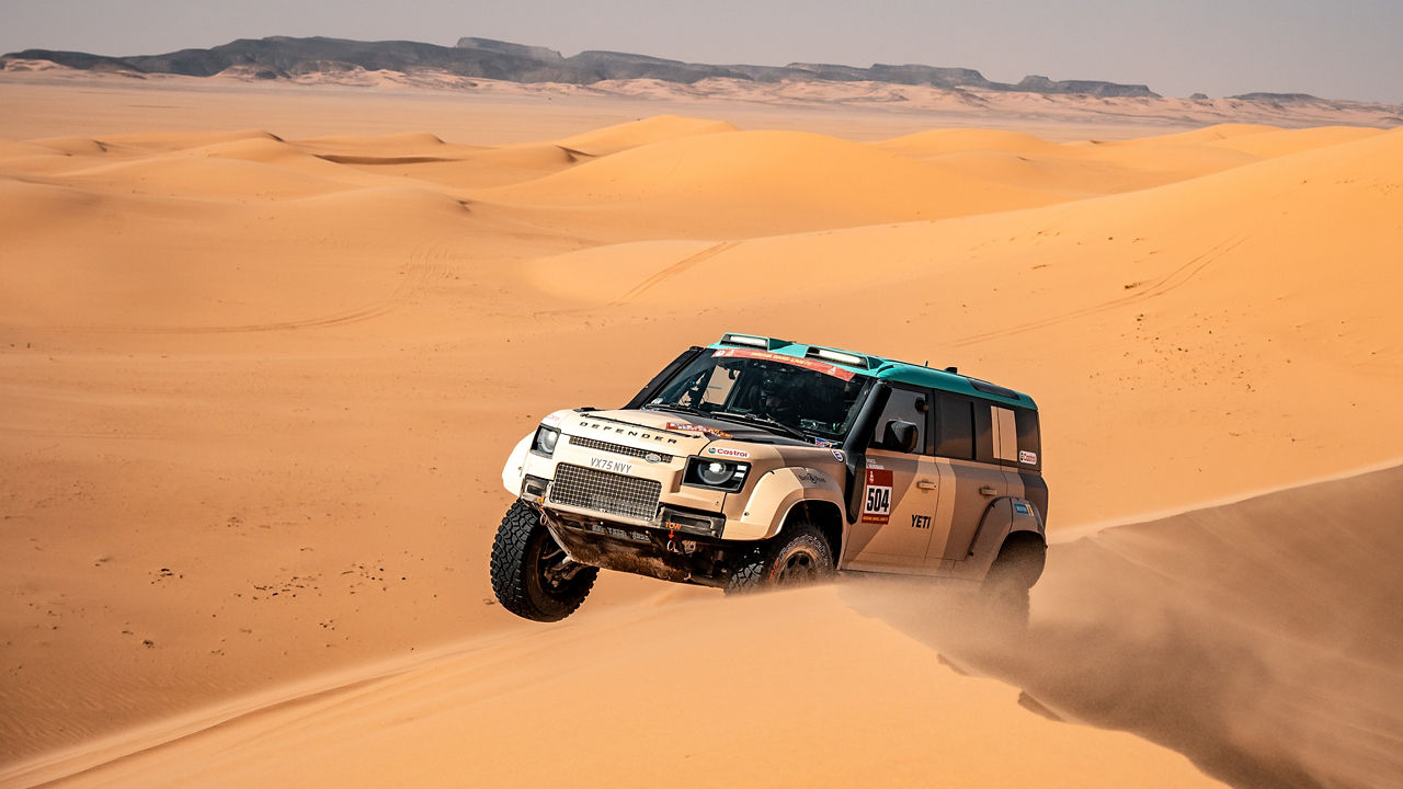 Defender Ralley In Desert