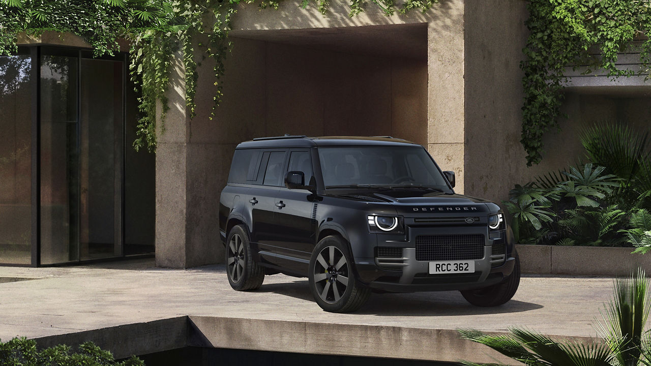 Defender Vertex 130 Santorini Black front 3/4 shot