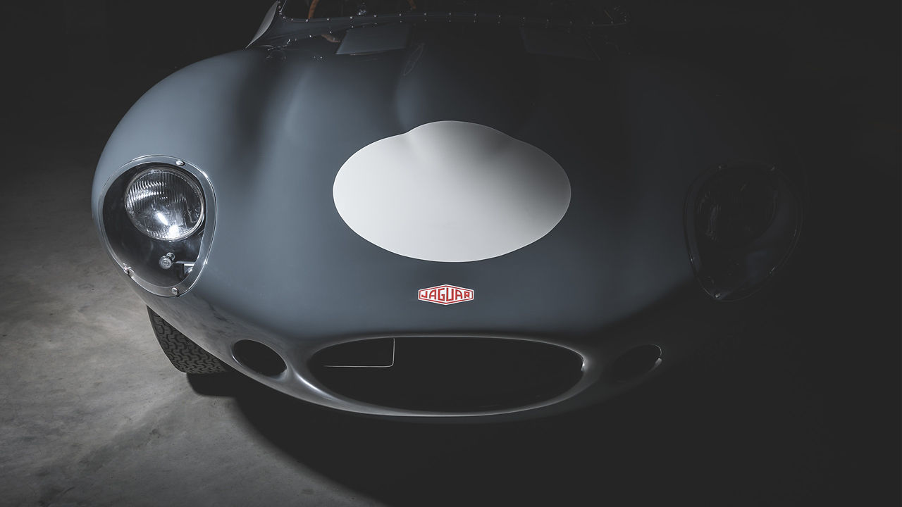 Jaguar D-Type Logo on Bonnet