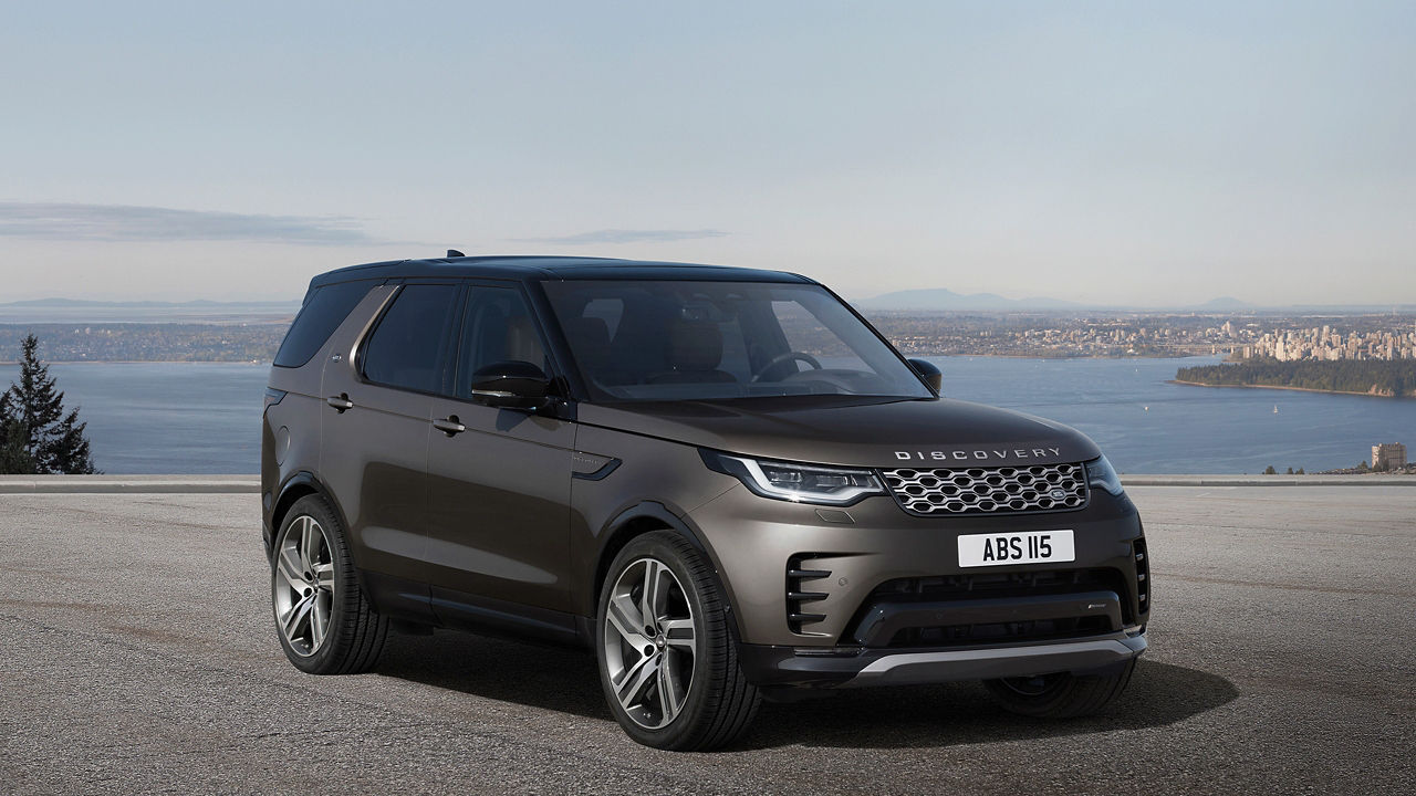 Discovery parked outside.