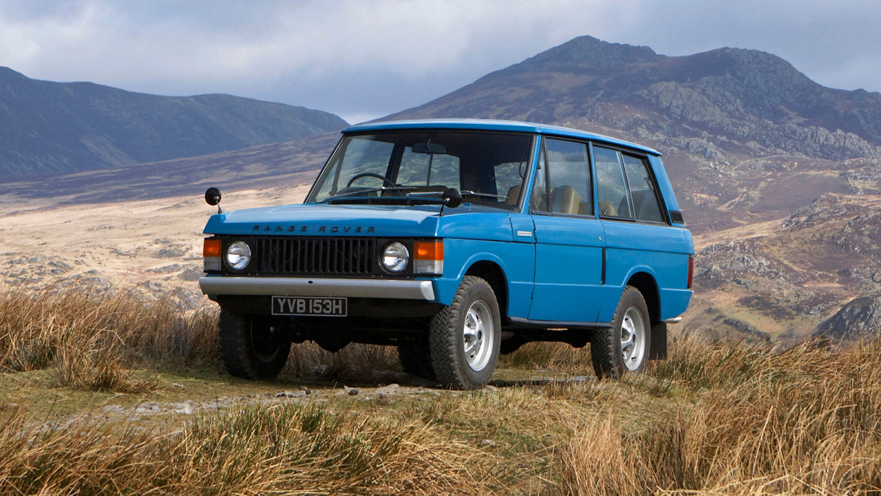 Range Rover Classic On A Field