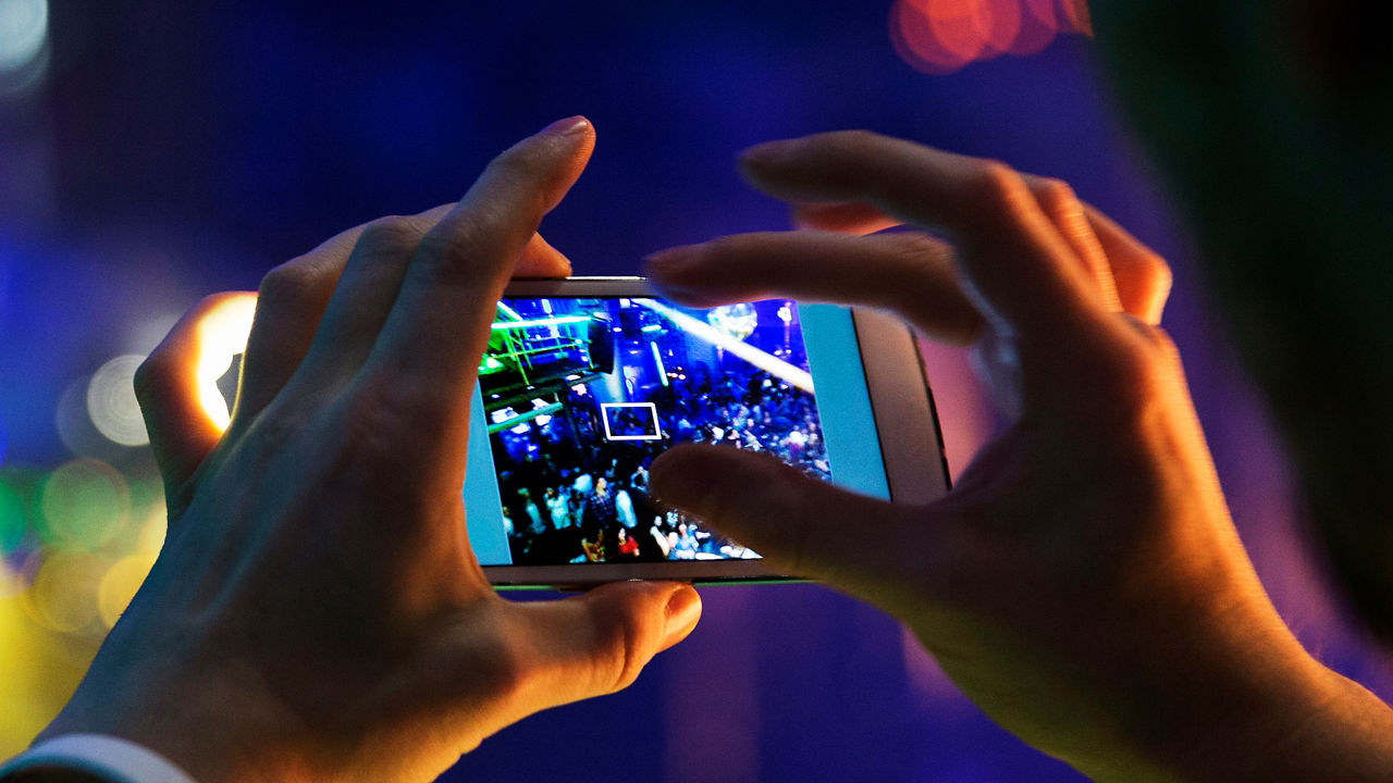 Shoot on mobile camara with zoom in 