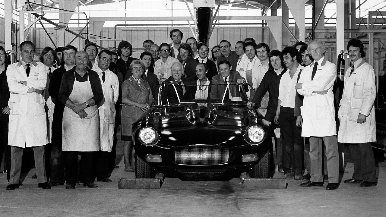 Jaguar Classic E-type Old Model With Workers