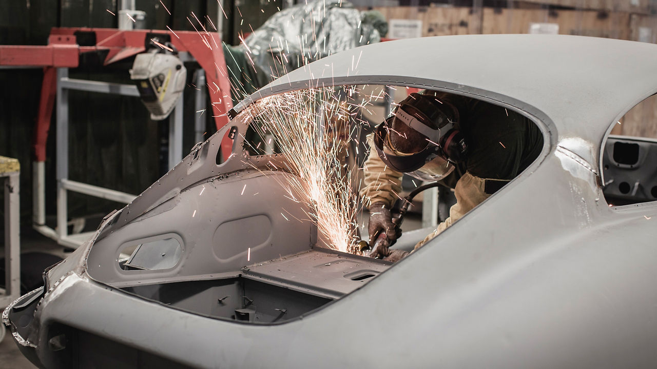 Jaguar F-Type car manufacturing 