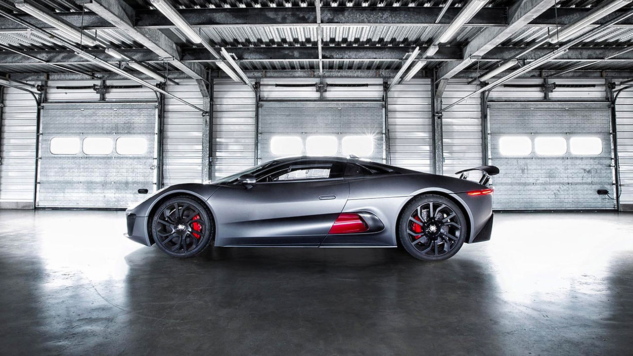 JAGUAR C-X75 HYBRID SUPERCAR PROTOTYPE SHOWCASES TECHNOLOGY OF THE FUTURE