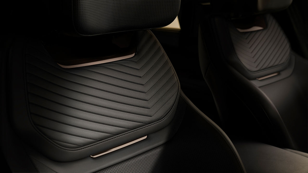 Ranger Rover SV Black seat
