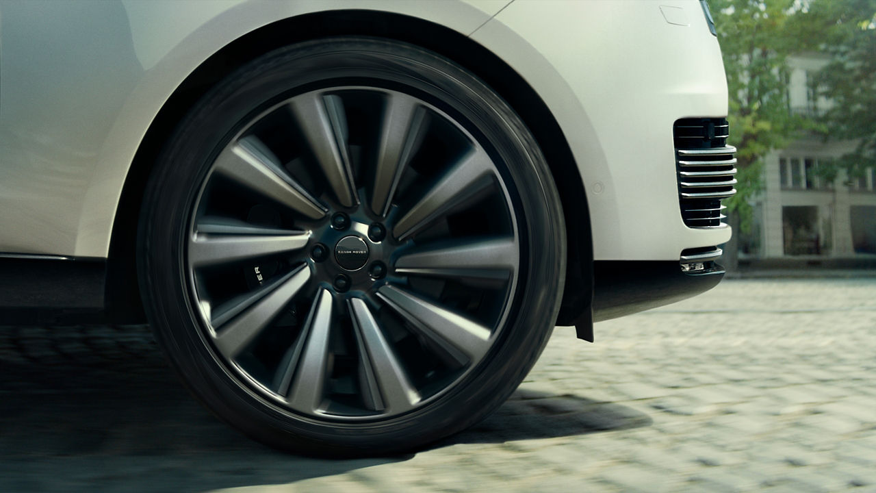 Range Rover zoom part of wheel