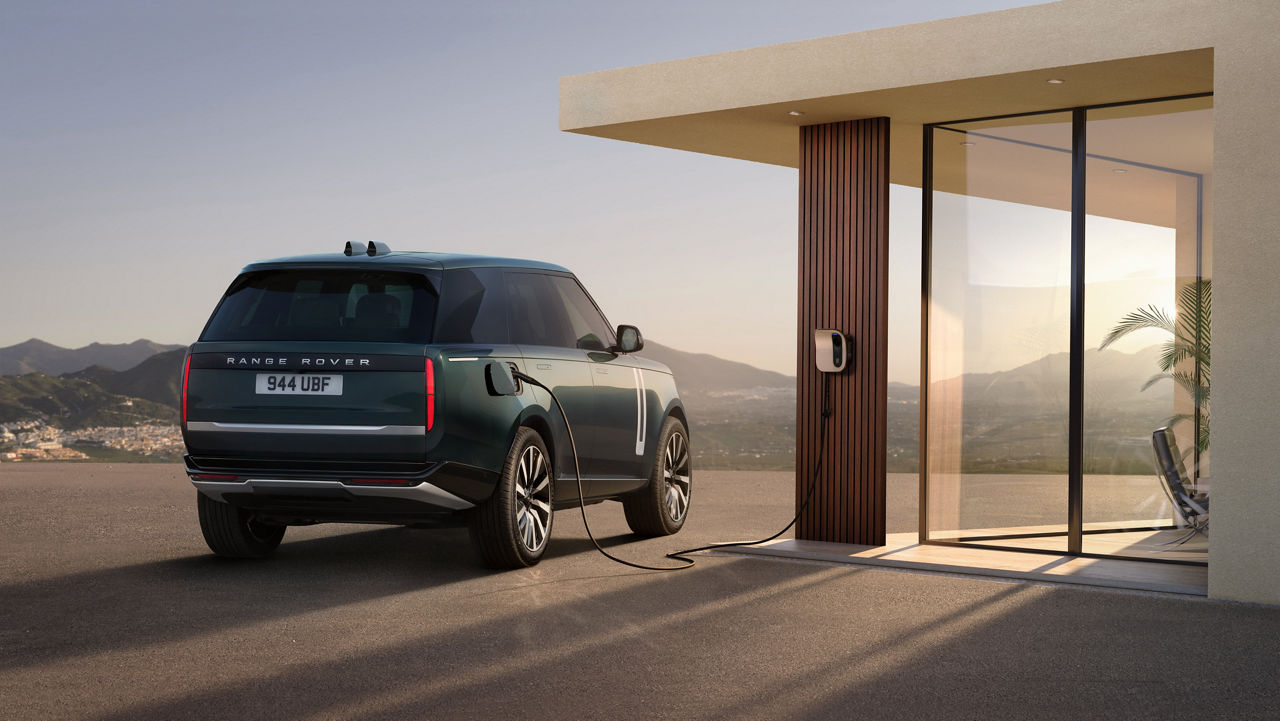 Range Rover Electric hot plugged