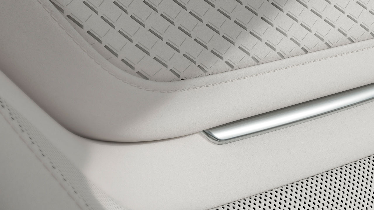 Range Rover Front seat zoomed