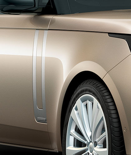 Ranger Rover zoom part of body and half wheel