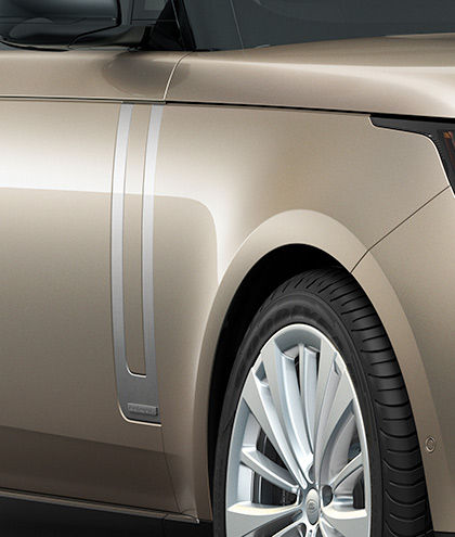 Ranger Rover zoom part of body and half wheel