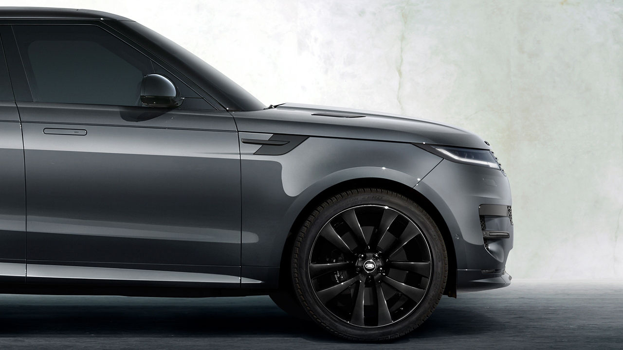 Side cropped view of Range Rover Sport 