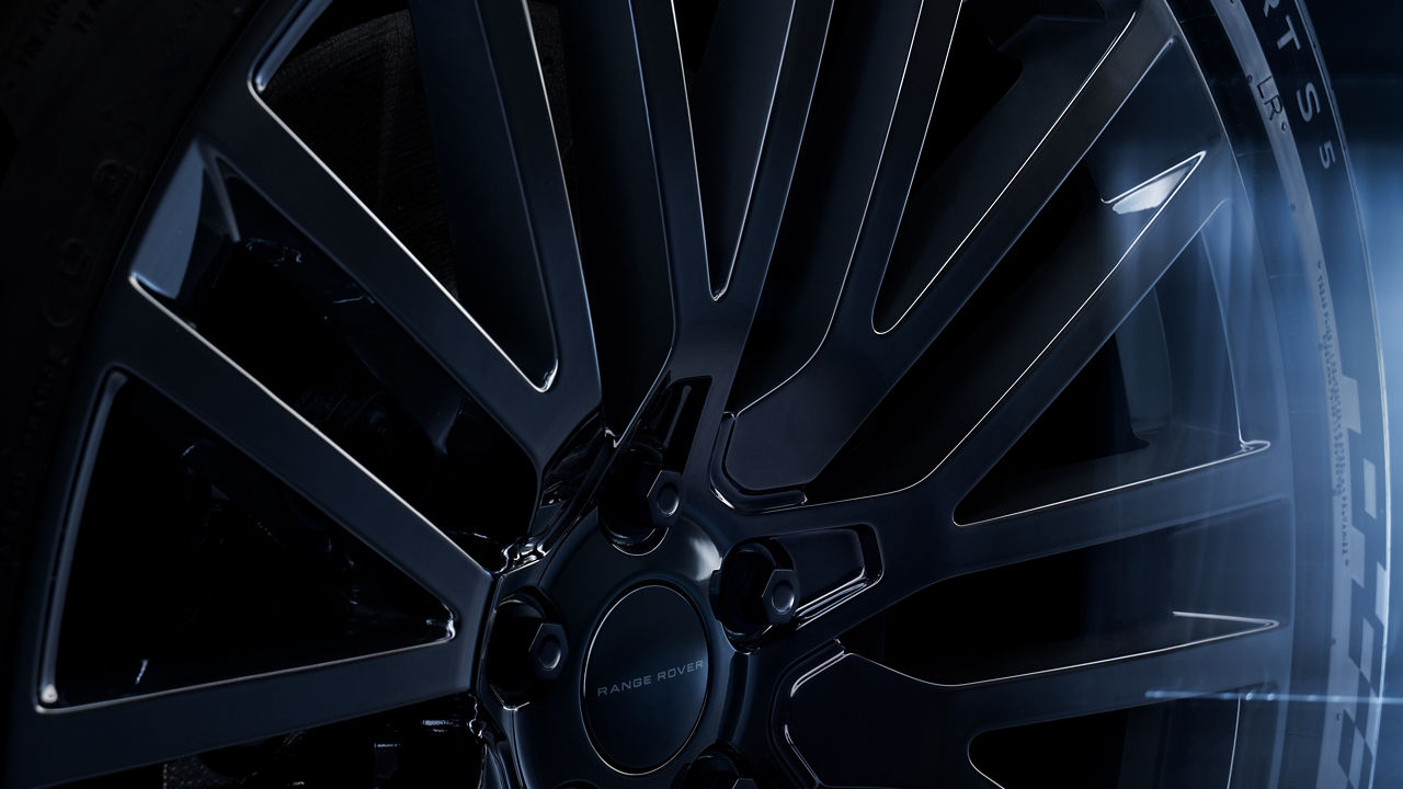 Range Rover Sports SV black wheel