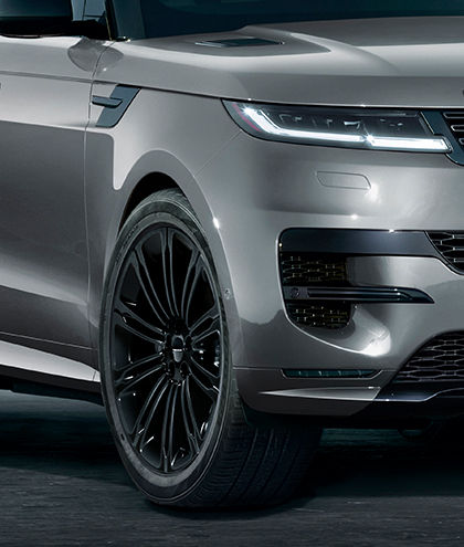 Range Rover Sports front wheel with headlight