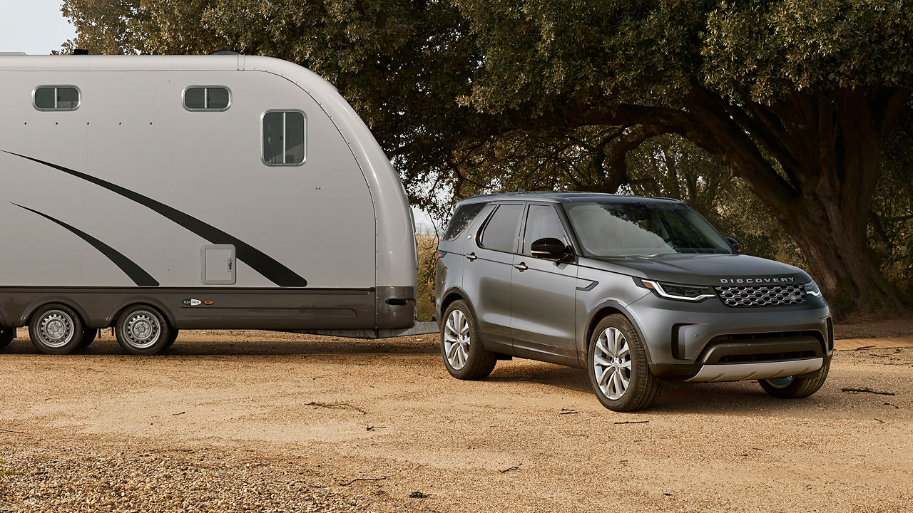 Land Rover Discovery towing