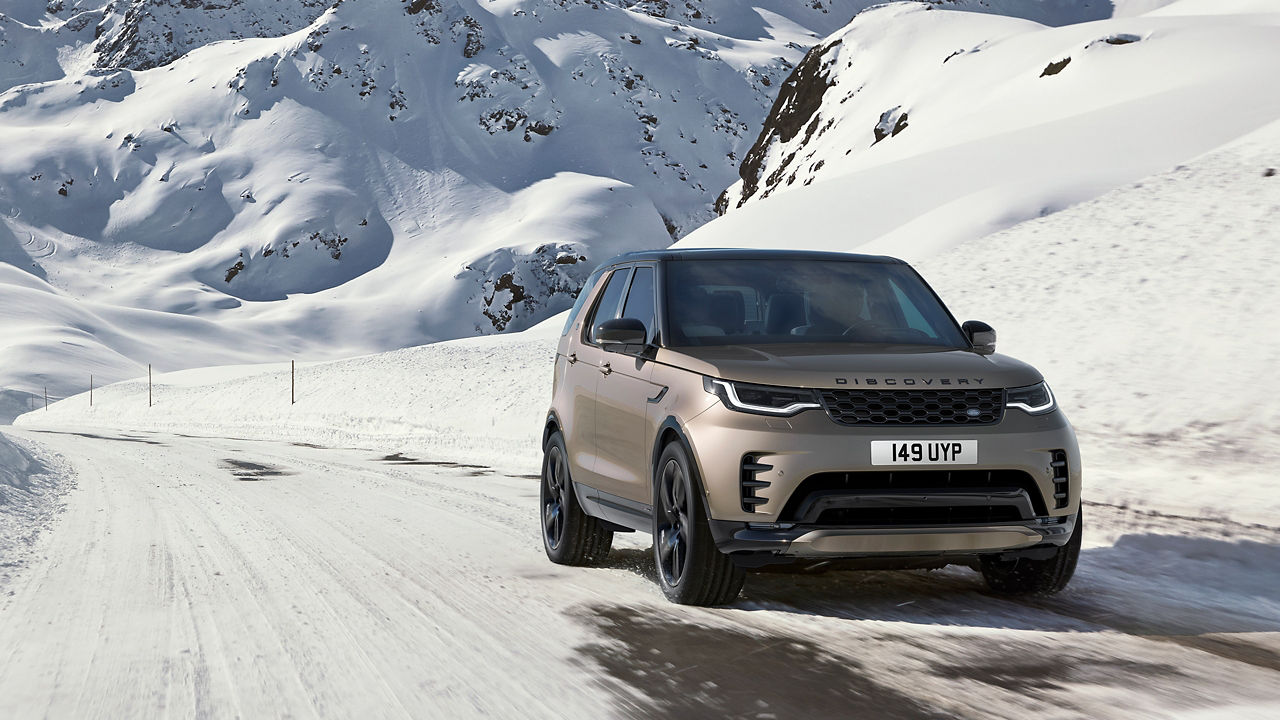 A Discovery driving in snowy conditions