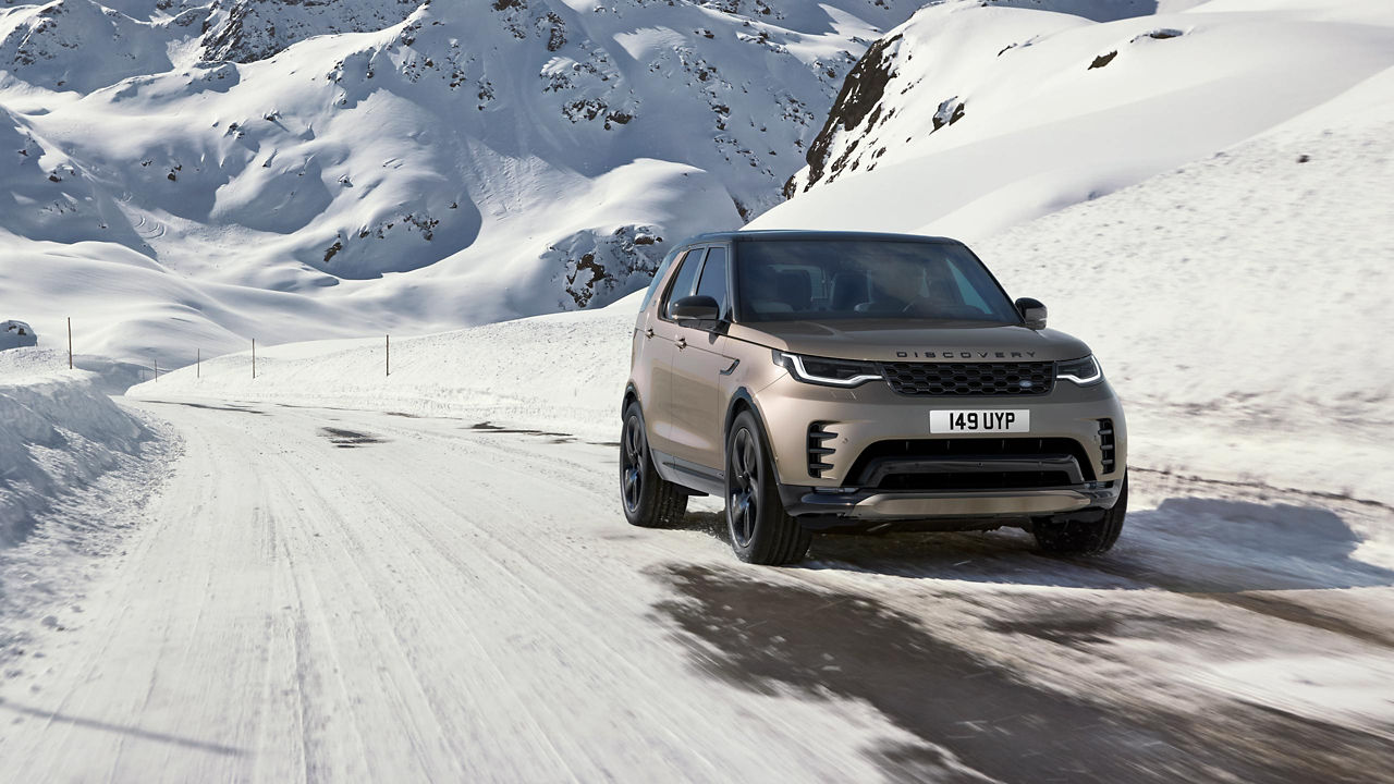 A Discovery driving in snowy conditions