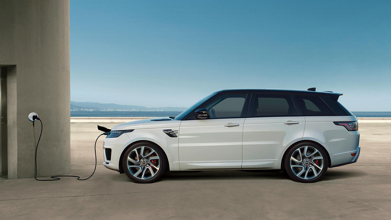 Range Rover Sport PHEV in White