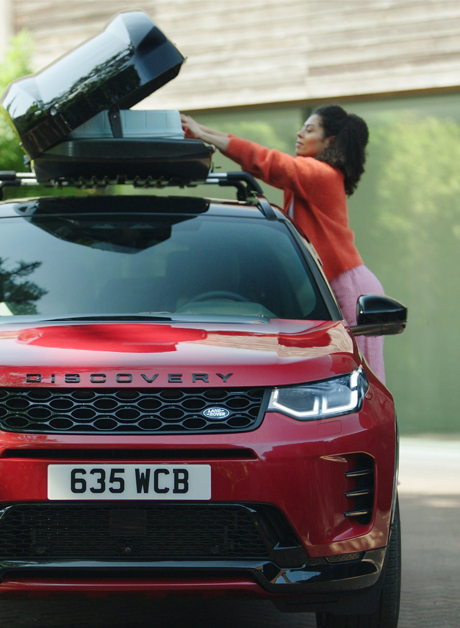 Discovery front profile with luggage on carrier 