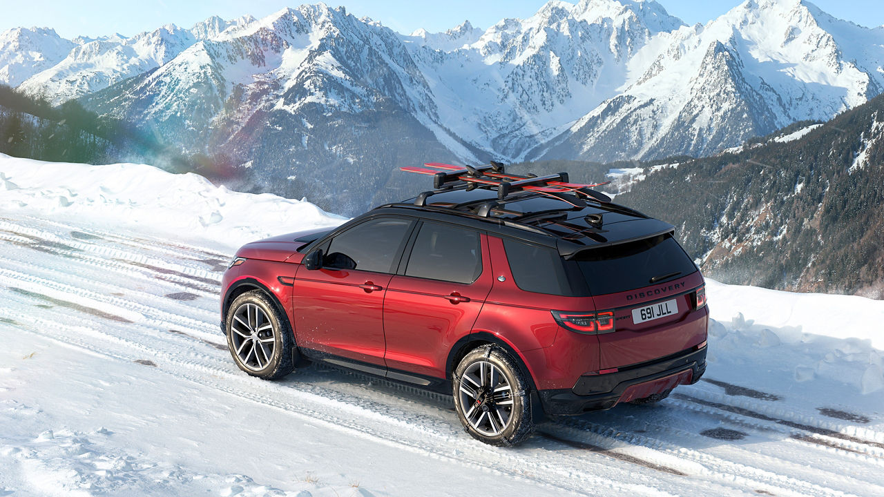 Discovery off roading on snow hill