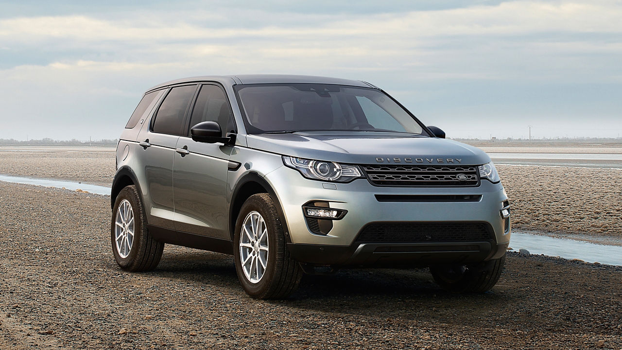 Parked Discovery on off-road at Beach Side