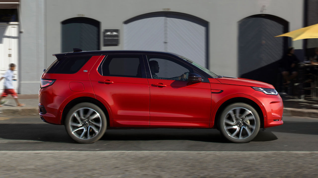 Discovery Sport driving onto the city road