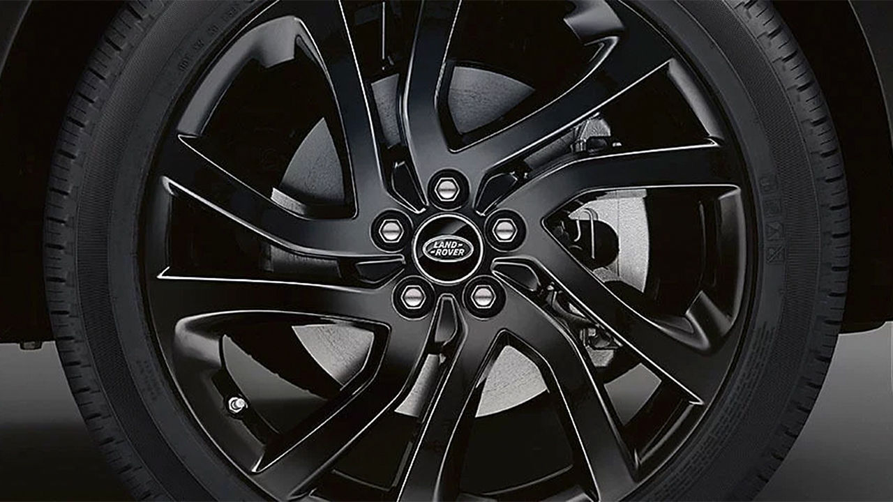 Close up of wheel of Discovery Sport 