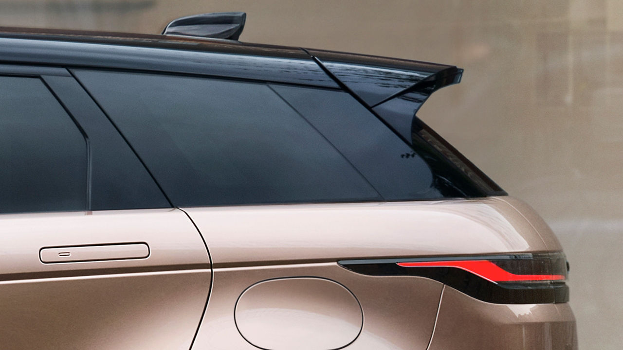 Range Rover Evoqueback zoom side view