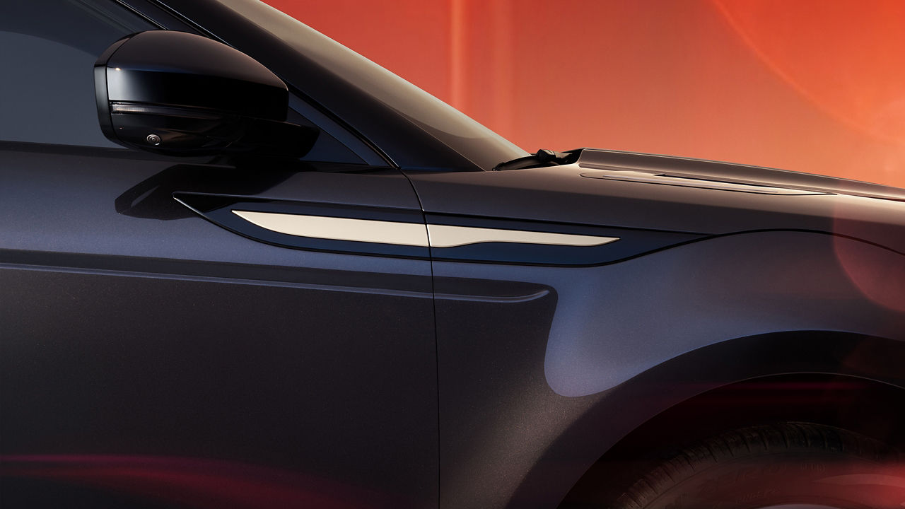 Range Rover Evoque zoom side view