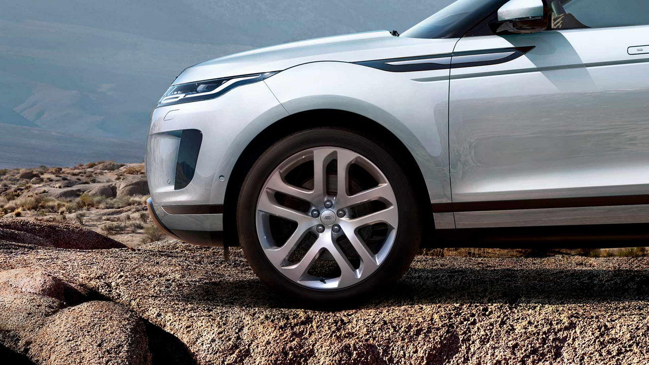 Range Rover Evoque nearside front picture