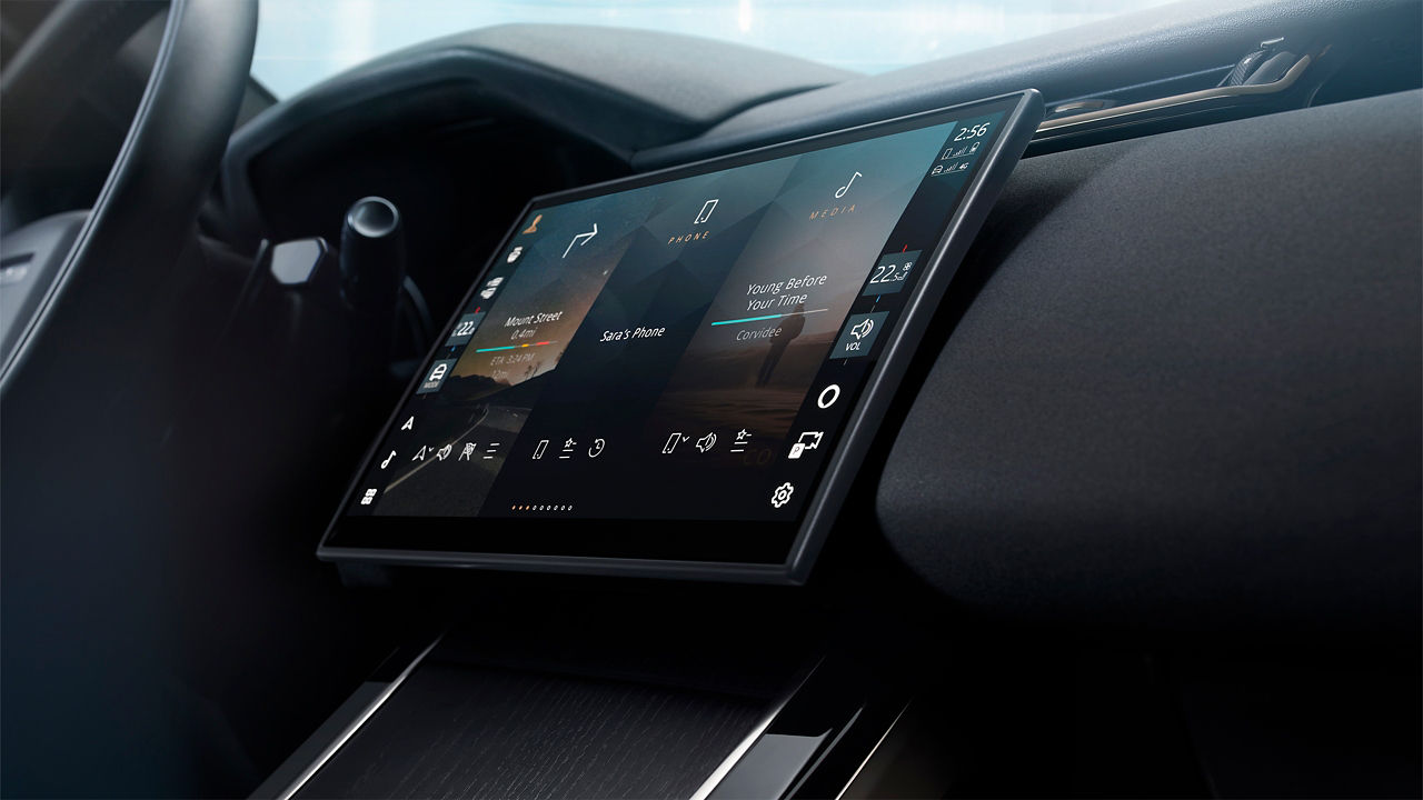Infosystem display of ranger rover velar