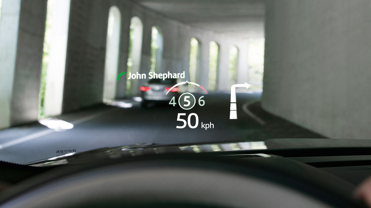 Innovative Head-up-Display project navigation in Range Rover Velar