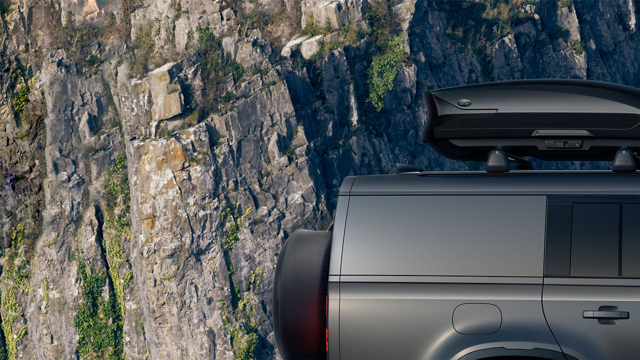 Defender luggage compartment on a roof top 