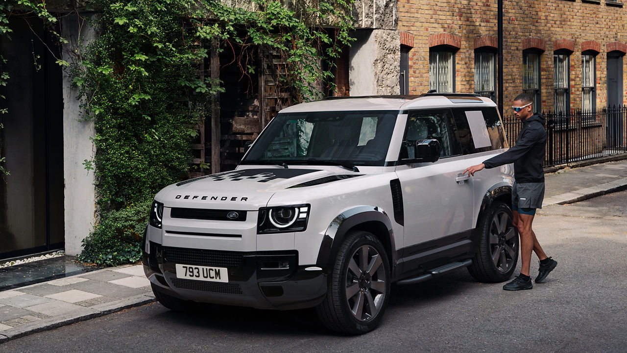 Defender 90 urban front