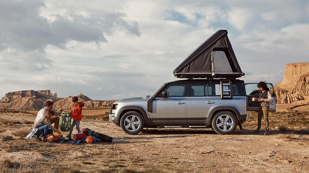 Range Rover Defender camping