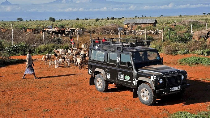 Land Rover the born free foundation