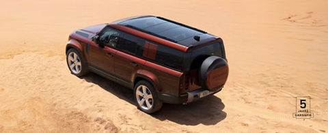 Defender 130 in the desert