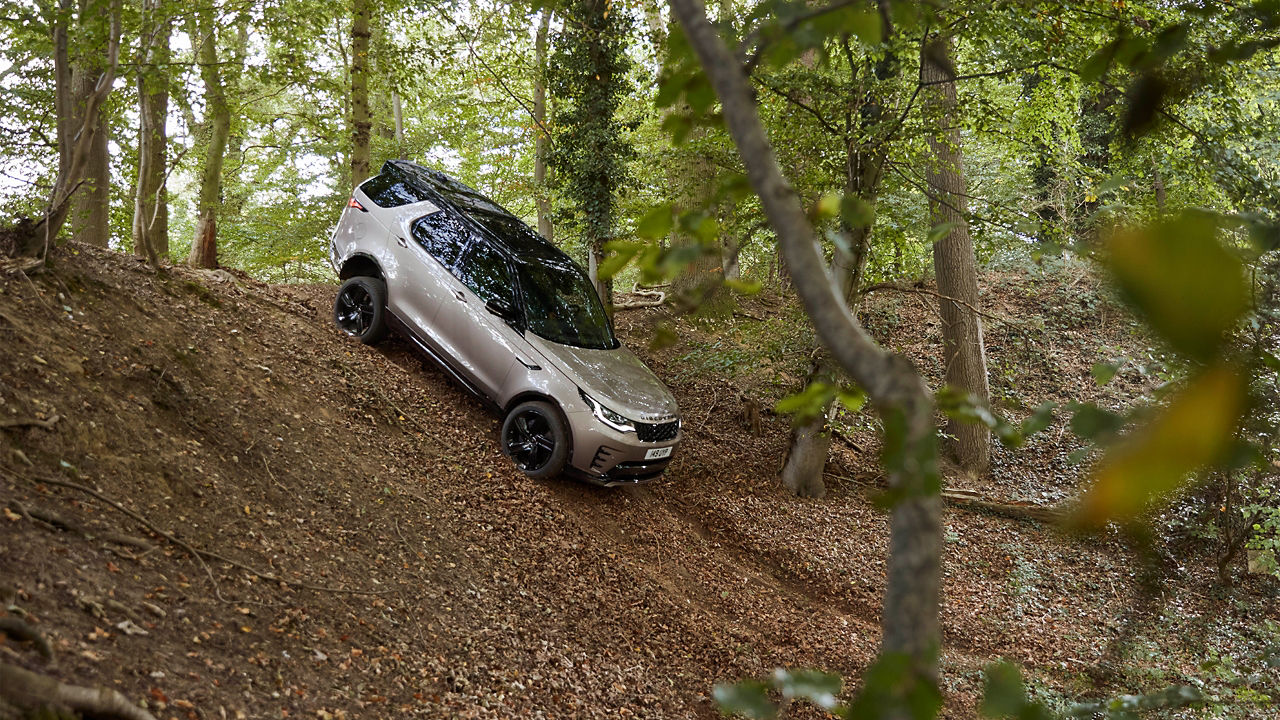 Shot of 2021 LAND ROVER DISCOVERY R-DYNAMIC 